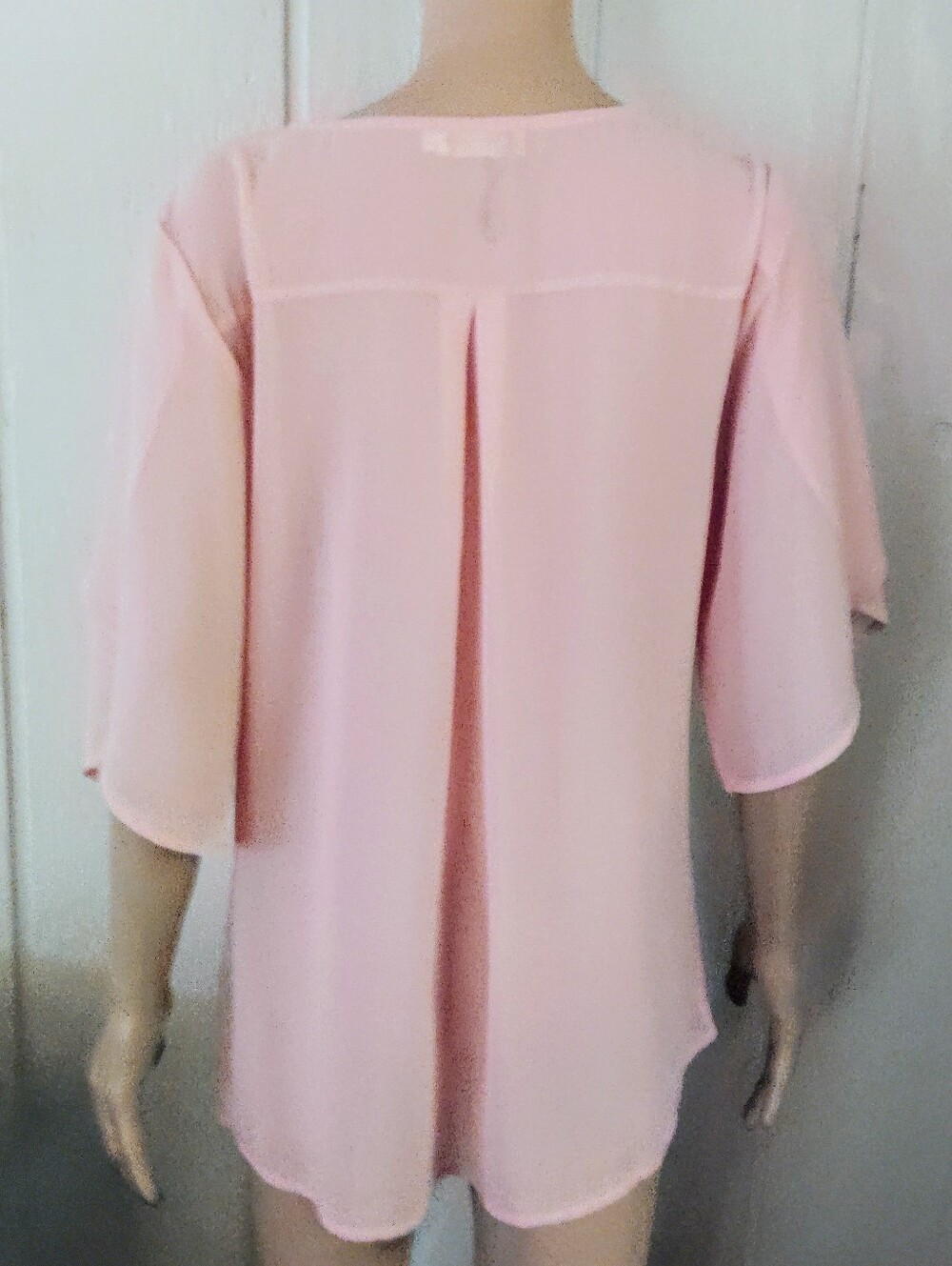 NWOT!! Anna-Kaci Light Pink V-Neck Flutter Sleeve Blouse. Size L - Picture 4 of 6